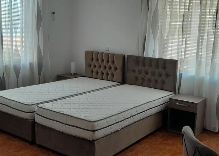 Moni 85 Family House Vendégház