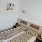 Moni 85 Family House Guest house 4*