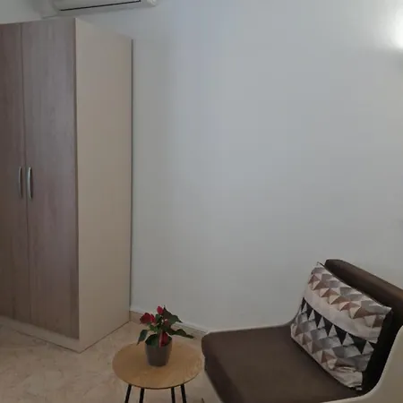 Къща за гости Moni 85 Family House