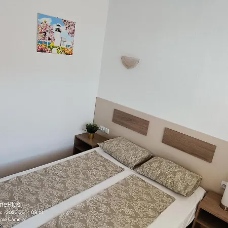 Moni 85 Family House Къща за гости *