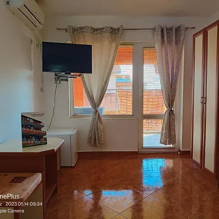 Moni 85 Family House Къща за гости Созопол