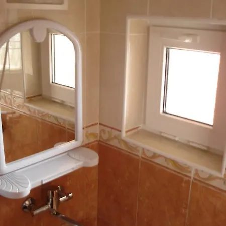 Moni 85 Family House Созопол