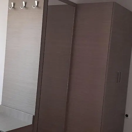 Moni 85 Family House Къща за гости