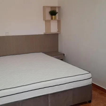 Moni 85 Family House Къща за гости *