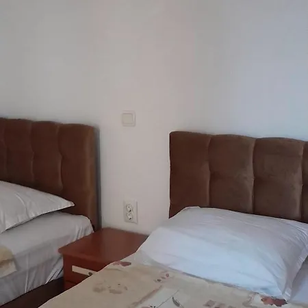 Къща за гости Moni 85 Family House *