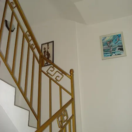 Moni 85 Family House Къща за гости Созопол