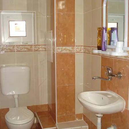 Moni 85 Family House Къща за гости Созопол