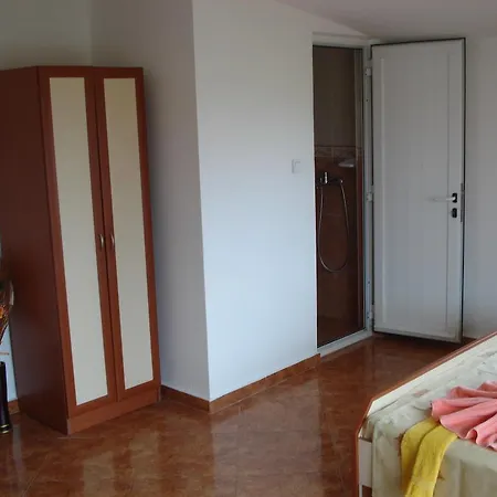 Къща за гости Moni 85 Family House